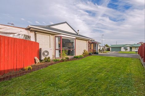 Photo of property in 37 Peppertree Glade, Kelvin Grove, Palmerston North, 4414
