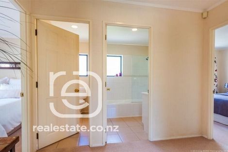 Photo of property in 2 Marbella Drive, Massey, Auckland, 0614