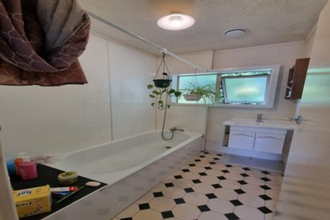 Photo of property in 2 Konini Road, Titirangi, Auckland, 0604