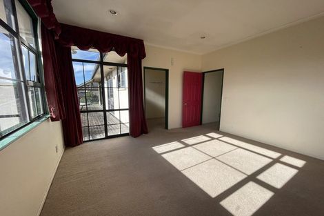 Photo of property in 9 Vinograd Drive, Te Atatu Peninsula, Auckland, 0610