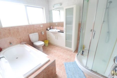 Photo of property in 36 Newbury Place, Schnapper Rock, Auckland, 0632