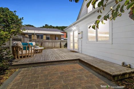 Photo of property in 6 Rua Street, Lyall Bay, Wellington, 6022