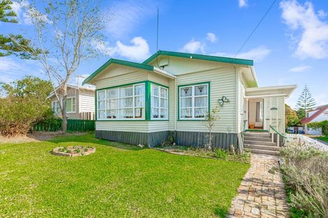 Photo of property in 8 Nikau Street, New Lynn, Auckland, 0600