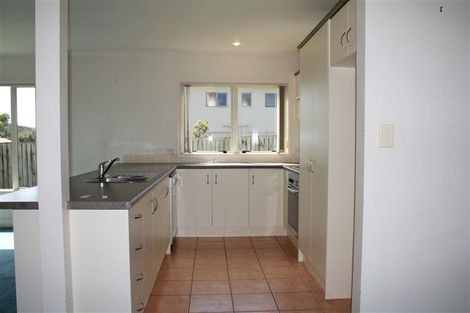 Photo of property in 43 Kinleith Way, Albany, Auckland, 0632