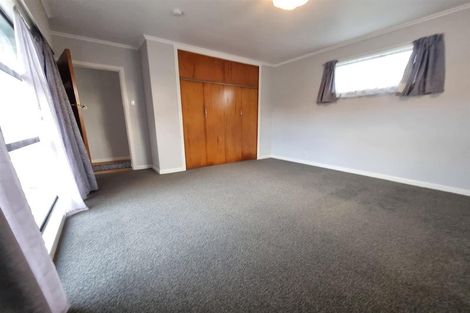 Photo of property in 4 Graham Avenue, Te Atatu Peninsula, Auckland, 0610