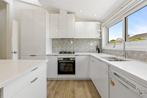 Photo of property in 17 Rheingold Place, Huapai, Kumeu, 0810