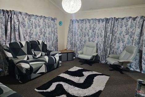 Photo of property in 87 Riverton Drive, Randwick Park, Auckland, 2105