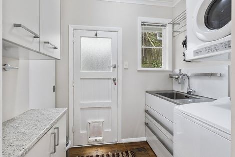 Photo of property in 1 Sydenham Street, Northland, Wellington, 6012