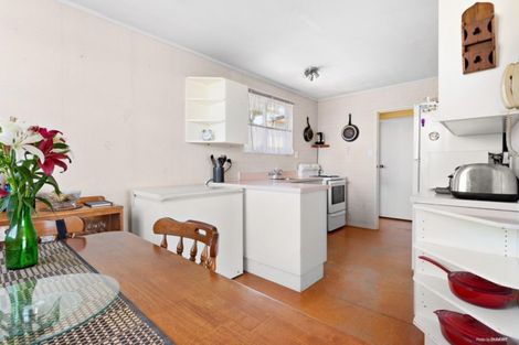 Photo of property in 24 Halloran Place, Massey, Auckland, 0614