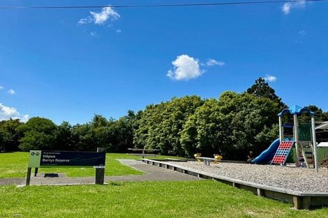 Photo of property in 11 Barrys Road, Glendene, Auckland, 0602