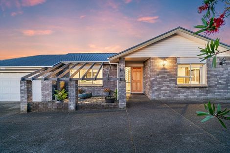 Photo of property in 8 Rarahu Place, The Gardens, Auckland, 2105