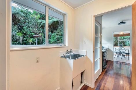 Photo of property in 18 Ngaio Road, Titirangi, Auckland, 0604