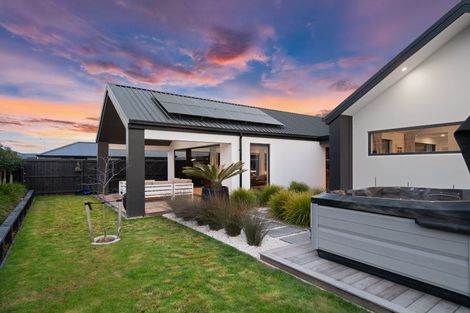 Photo of property in 8 Mccahon Drive, Rangiora, 7400