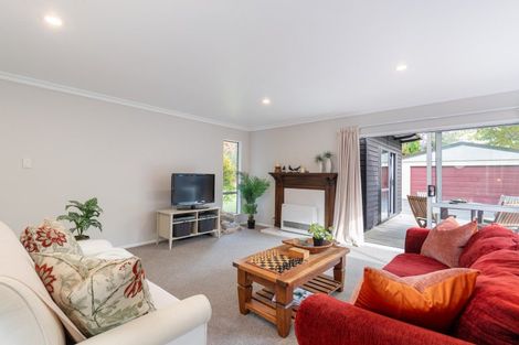 Photo of property in 71 Blue Mountains Road, Pinehaven, Upper Hutt, 5019