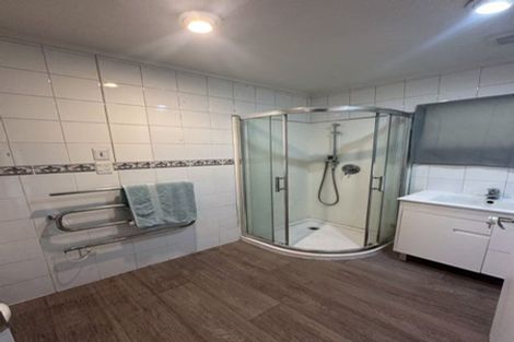 Photo of property in 635 Glenfield Road, Totara Vale, Auckland, 0629