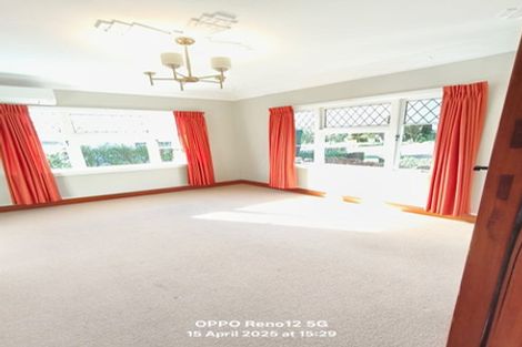 Photo of property in 32 Victoria Road, New Plymouth, 4310