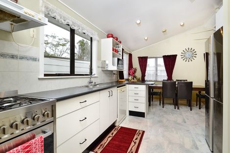 Photo of property in 92 Harrington Road, Henderson, Auckland, 0610
