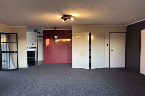 Photo of property in 6 Stroud Way, Newlands, Wellington, 6037