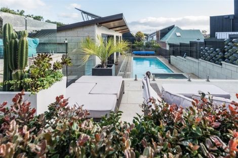 Photo of property in 18 Oceanview Road, Mount Maunganui, 3116