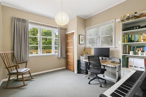 Photo of property in 100 Curtis Street, Northland, Wellington, 6012