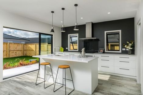 Photo of property in 17 Papa Orchard Drive, Kumeu, 0810