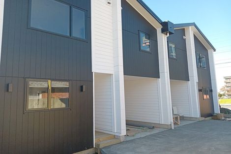 Photo of property in 216b Lake Road, Northcote, Auckland, 0627