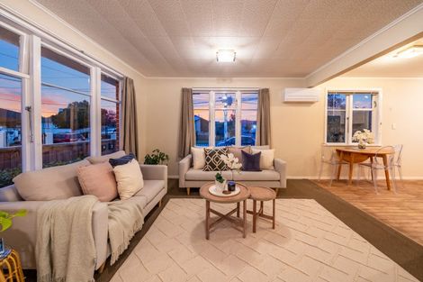 Photo of property in 1/6 Oxford Crescent, Ebdentown, Upper Hutt, 5018