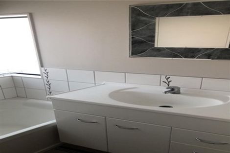 Photo of property in 51 Queen Mary Avenue, New Lynn, Auckland, 0600