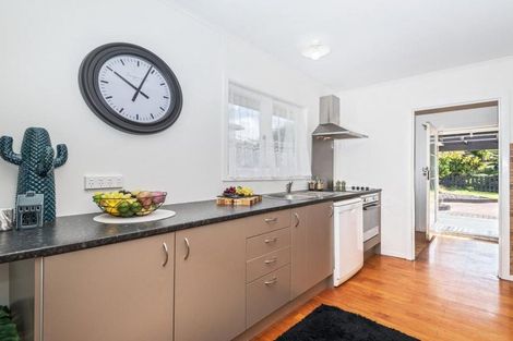 Photo of property in 6 Gill Avenue, Te Atatu Peninsula, Auckland, 0610