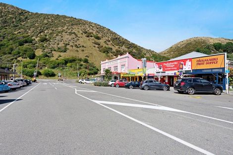 Photo of property in 15 Beach Road, Paekakariki, 5034