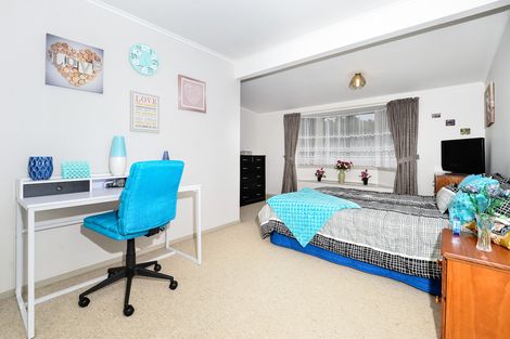 Photo of property in 92 Harrington Road, Henderson, Auckland, 0610