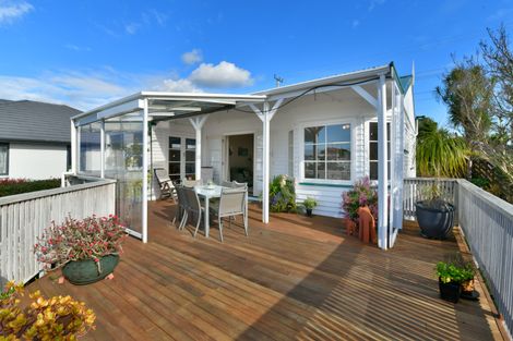Photo of property in 9 Moffat Road, Red Beach, 0932