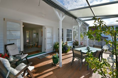 Photo of property in 9 Moffat Road, Red Beach, 0932