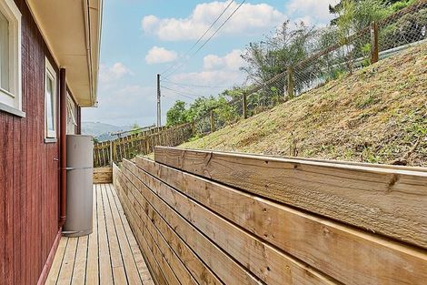 Photo of property in 4 Thomson Grove, Stokes Valley, Lower Hutt, 5019