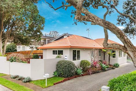 Photo of property in 37 Roys Road, Weymouth, Auckland, 2103
