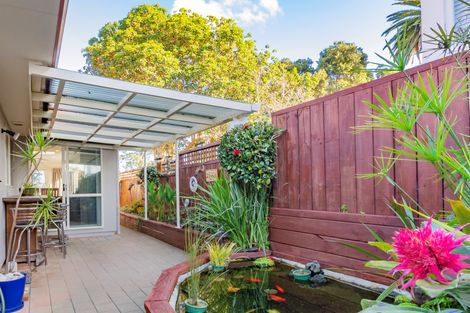 Photo of property in 37 Roys Road, Weymouth, Auckland, 2103