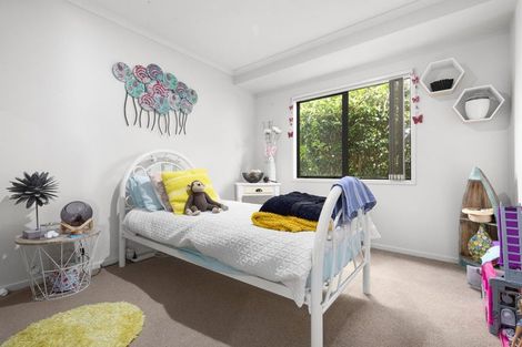 Photo of property in 28 Woodcroft Way, Pukekohe, 2120