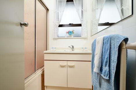 Photo of property in 92 Harrington Road, Henderson, Auckland, 0610