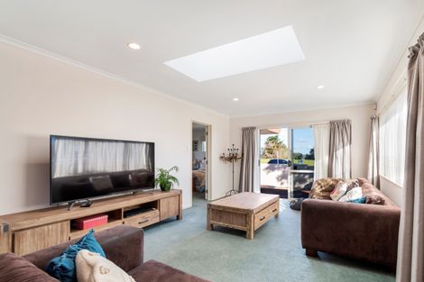 Photo of property in 37 Roys Road, Weymouth, Auckland, 2103