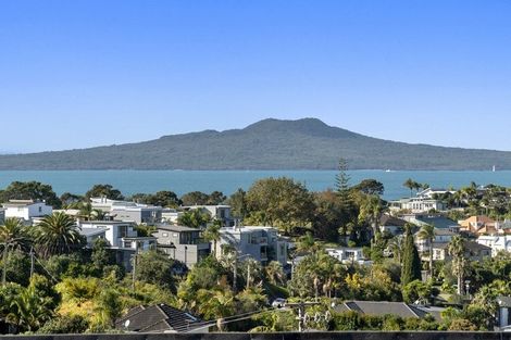 Photo of property in 7b Peter Terrace, Castor Bay, Auckland, 0620