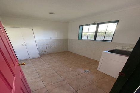 Photo of property in 9 Vinograd Drive, Te Atatu Peninsula, Auckland, 0610