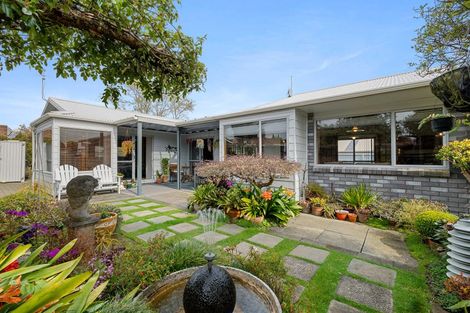 Photo of property in 6 Argyle Place, Highlands Park, New Plymouth, 4312