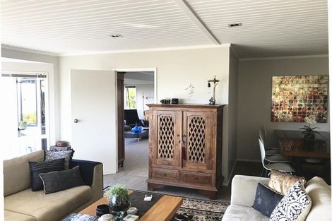 Photo of property in 1b Burford Place, Mellons Bay, Auckland, 2014