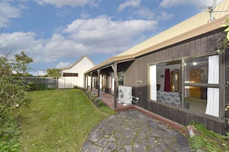 Photo of property in 2/63 Beachville Road, Redcliffs, Christchurch, 8081