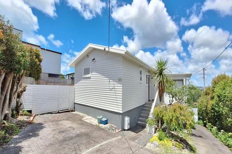 Photo of property in 1/156 Carlisle Road, Northcross, Auckland, 0632