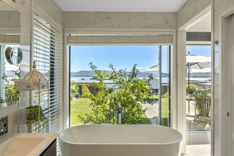 Photo of property in 29 Pukenamu Road, Rainbow Point, Taupo, 3330