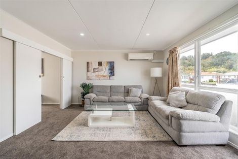 Photo of property in 2/17 Oregon Drive, Maoribank, Upper Hutt, 5018