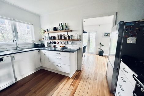 Photo of property in 34 Highland Avenue, Titirangi, Auckland, 0604