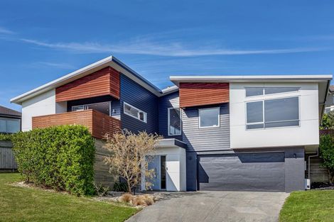 Photo of property in 7 Aoraki Rise, Aotea, Porirua, 5024