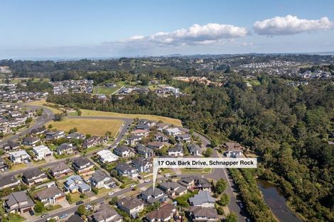 Photo of property in 17 Oak Bark Drive, Schnapper Rock, Auckland, 0632